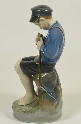Beautiful 1950's Royal Copenhagen The Whittler Boy Figure #905 - Picture 4 of 7