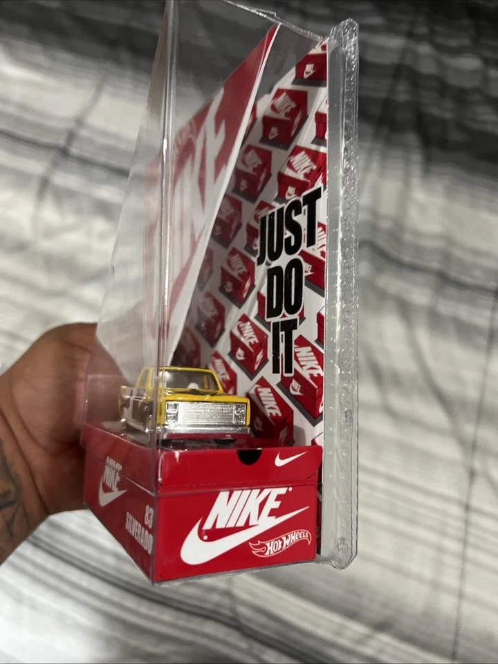 Caja de zapatos Nike personalizada Hot Wheels 83 Chevy Silverado amarillo NUEVO Foto 2 de 4