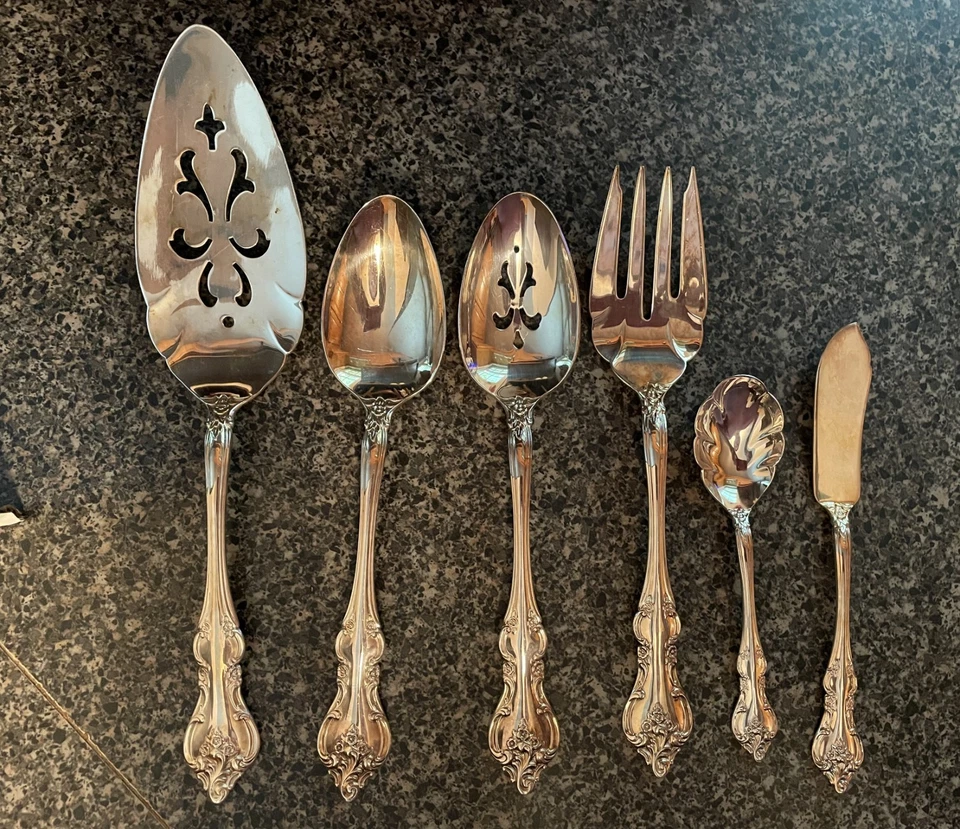 1847 Rogers Bros REMEMBERANCE Silver Plate Service For 8+ CHEST/Serving Pcs 78 - Image 4 of 4