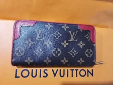 Louis Vuitton Retiro Zippy Wallet With Red Trim