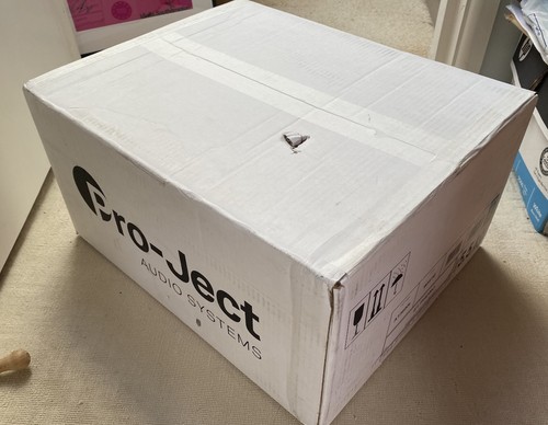 Pro-Ject E1 Phono Turntable - Built-In Phono Stage - White -Brand New Sealed Box - Picture 6 of 6