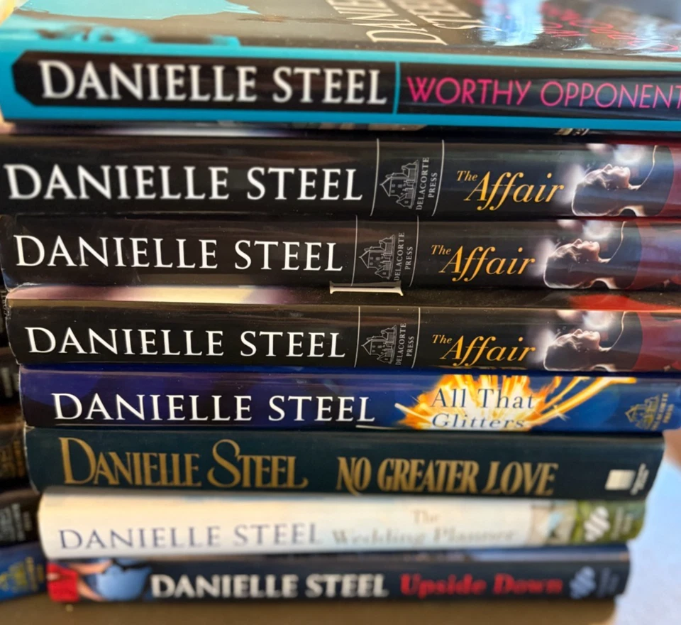 Danielle Steel Hardcover Books – YOU CHOOSE - Decorative Romance Fiction Novel Foto 4 de 4