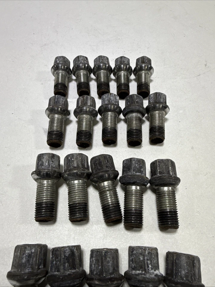 AUDI A6 A5 1995-2023 JUEGO DE 20 PERNOS TUERCA LLANTA DELANTERA O TRASERA OEM Foto 3 de 4