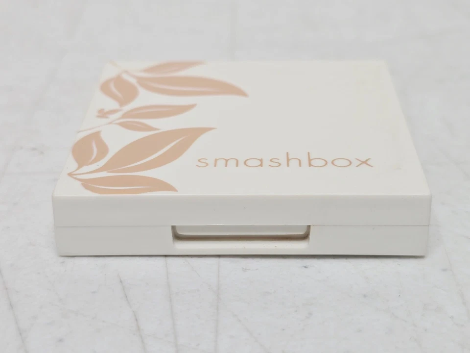 Smashbox Green Room Bronzer Golden Glow Moringa Biodegradable Makeup Compact - Image 4 of 4