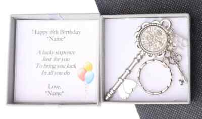 Personalisierter Schlüsselanhänger 18. Geburtstag Glück Sixpence - Herzschlüssel mit Charms