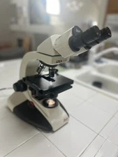 Leica CME 1349521X Microscope - 3 Objectives (4x,10x,40x) Excellent Condition
