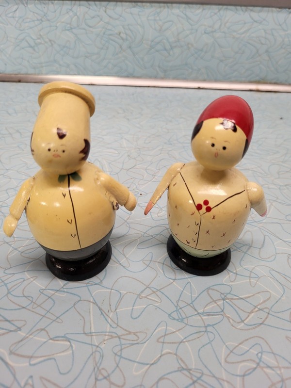 RARE VINTAGE JAPAN WOOD SALT & PEPPER SHAKERS