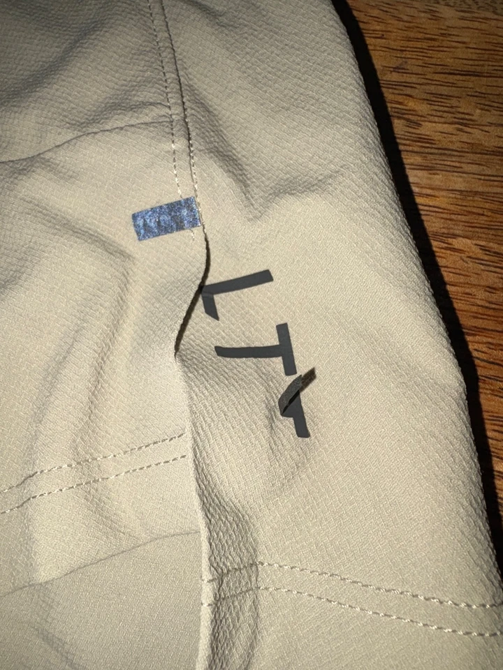 Pantalones Cortos Lululemon Pequeños Beige LTT Sin Forro Cordón Entrenamiento Atlético Foto 2 de 4