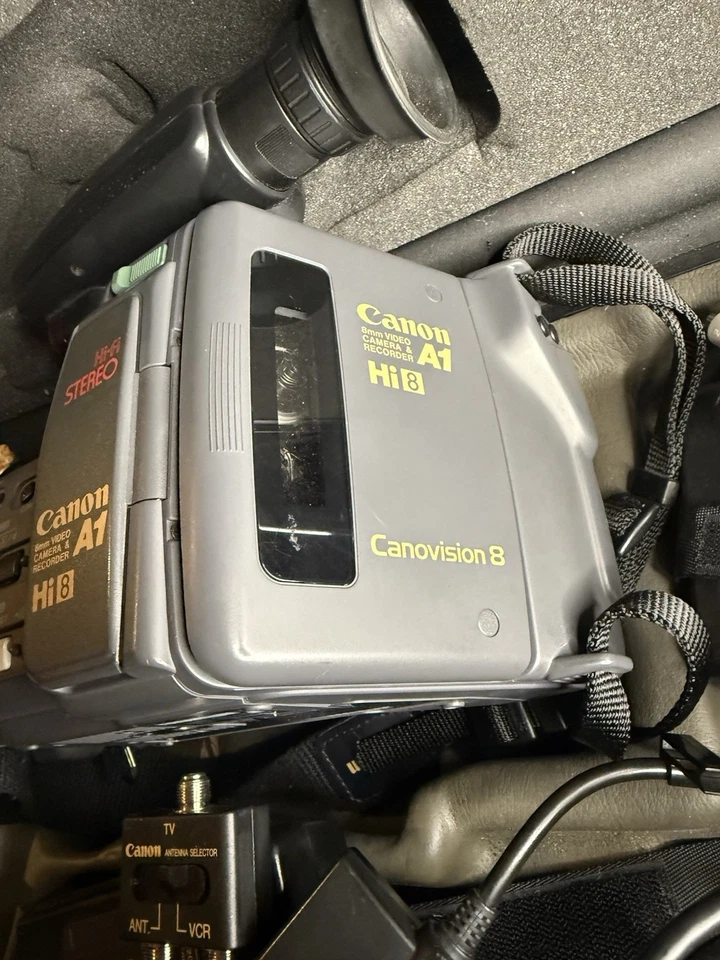 Videocámara Canon A1 Hi8 8 mm - Para piezas/reparación - Incluye batería, cargador y estuche rígido Foto 4 de 4