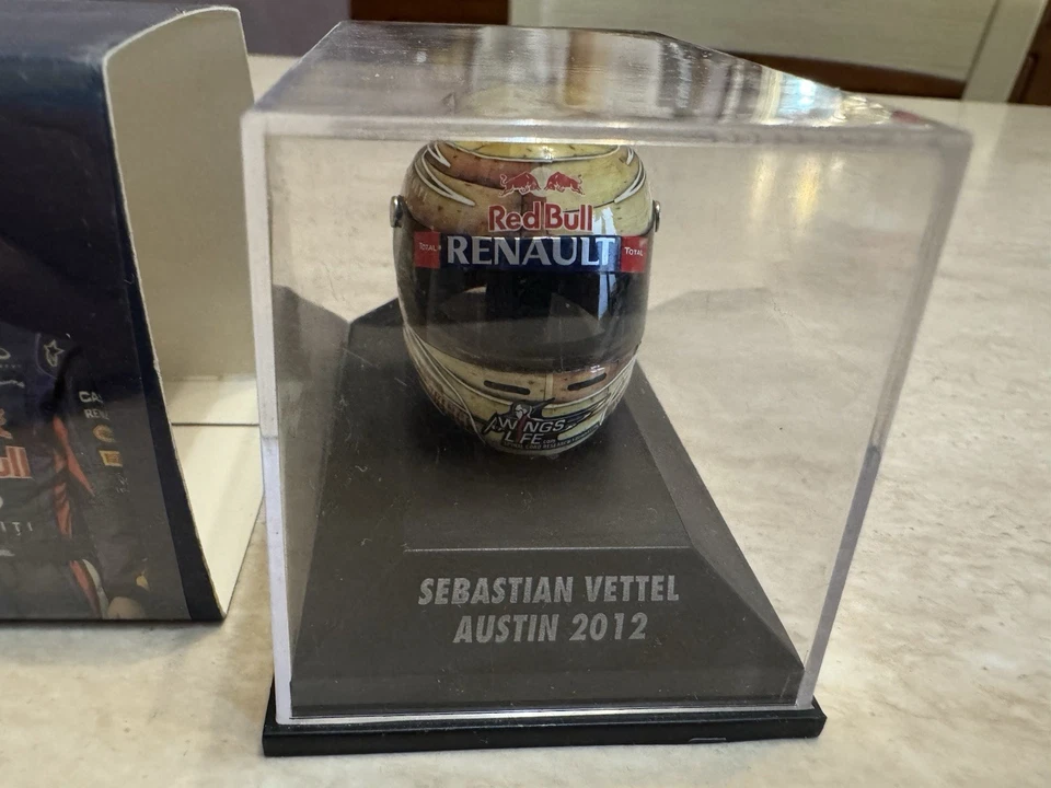 Casco Minichanps Sebastian Vettel Red Bull Austin 2012 Arai Helmet 1:8 nuovo - Immagine 2 di 4