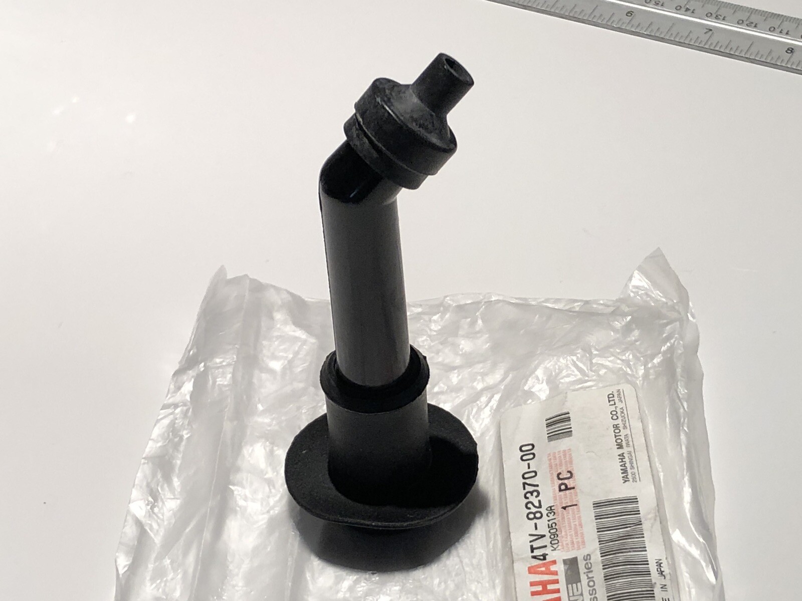 9702 YZF600R THUNDER CAT 600RH New Genuine Yamaha Spark Plug Cap 4TV