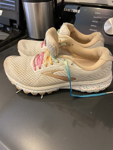 brooks shoes sprinkles