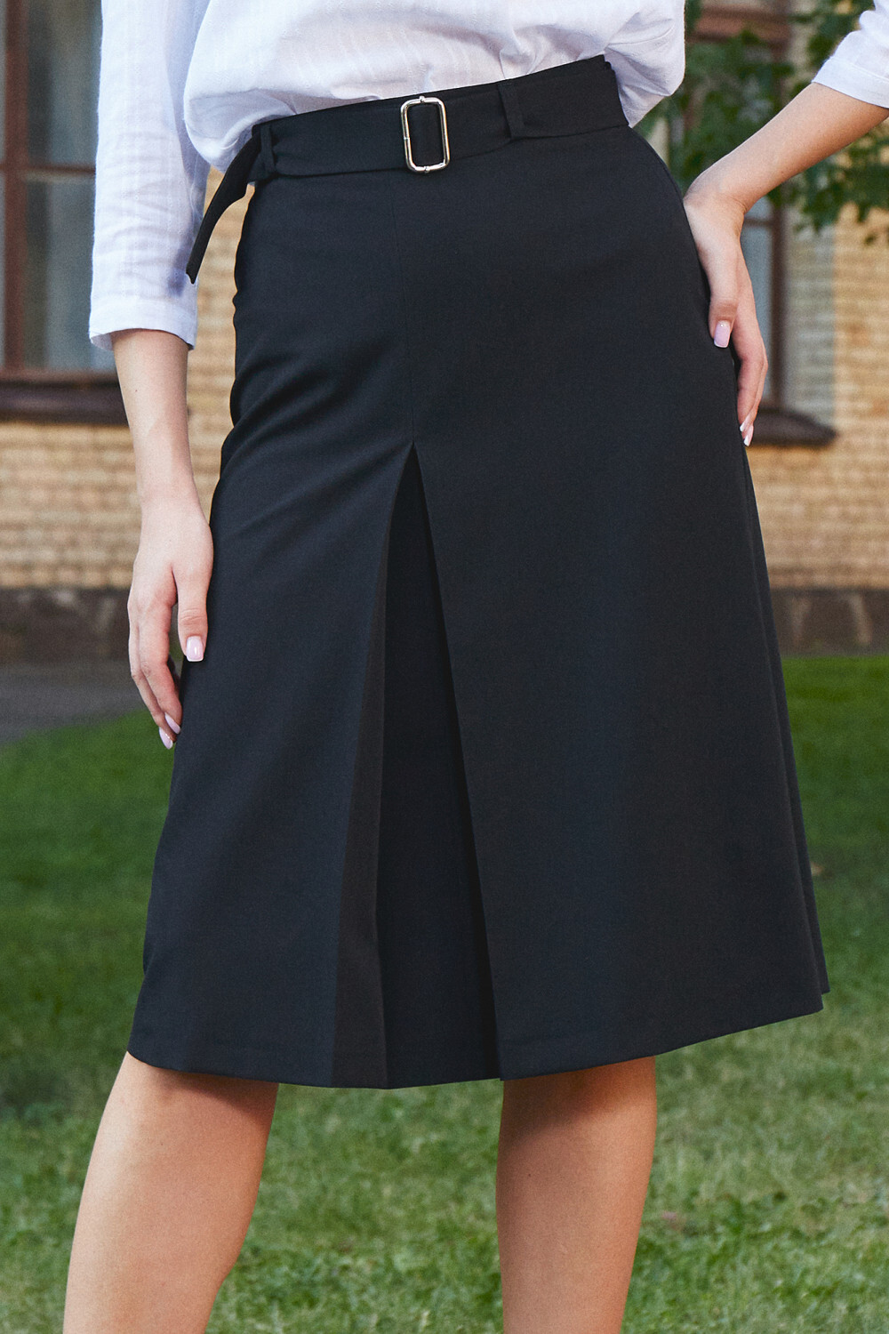 Black midi skirt with front pleat Size 2, 4, 6, 8, 10 US Fashionable NEW-image