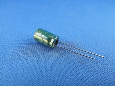 5x Elko 220uF (µF), 35V Low ESR, radial