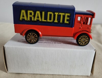 Corgi Classics A.E.C. Van (1996) ARALDITE Livery Boxed - Made in Great Britain 