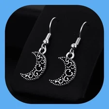 Beautiful Crescent 🌙 Moon Earrings