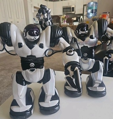 2 VINTAGE WOWWEE WHITE & BLACK ROBOSAPIEN ROBOT 2004 Untested Read