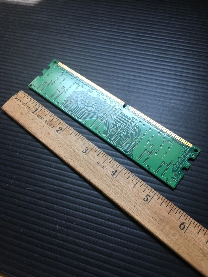 Memoria PC Samsung PC3200U-30331-A1 256 MB DDR PC3200 CL3 Foto 3 de 3