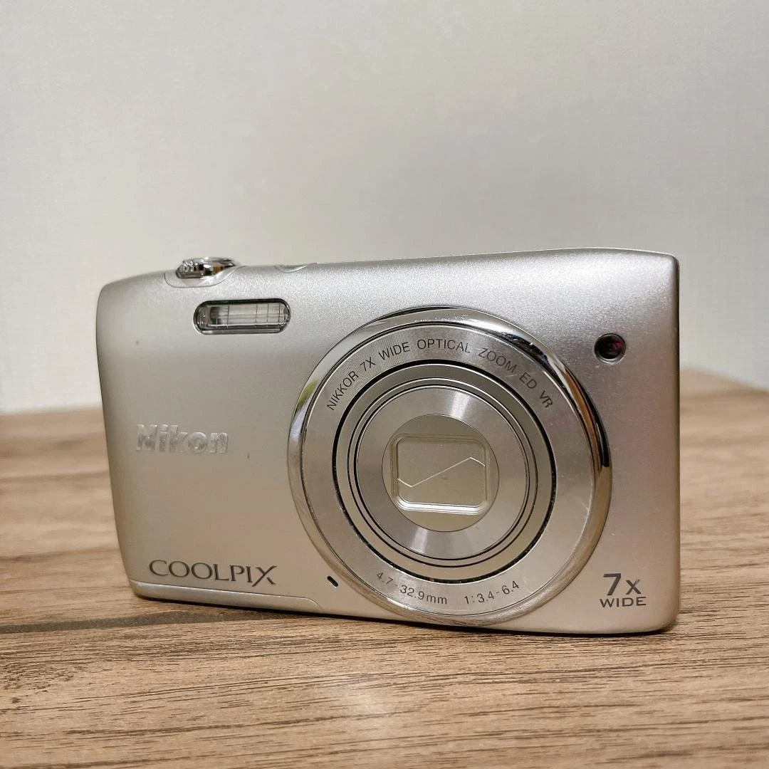 Nikon COOLPIX S3500 20.0MP 7x Optical Zoom CCD Vintage