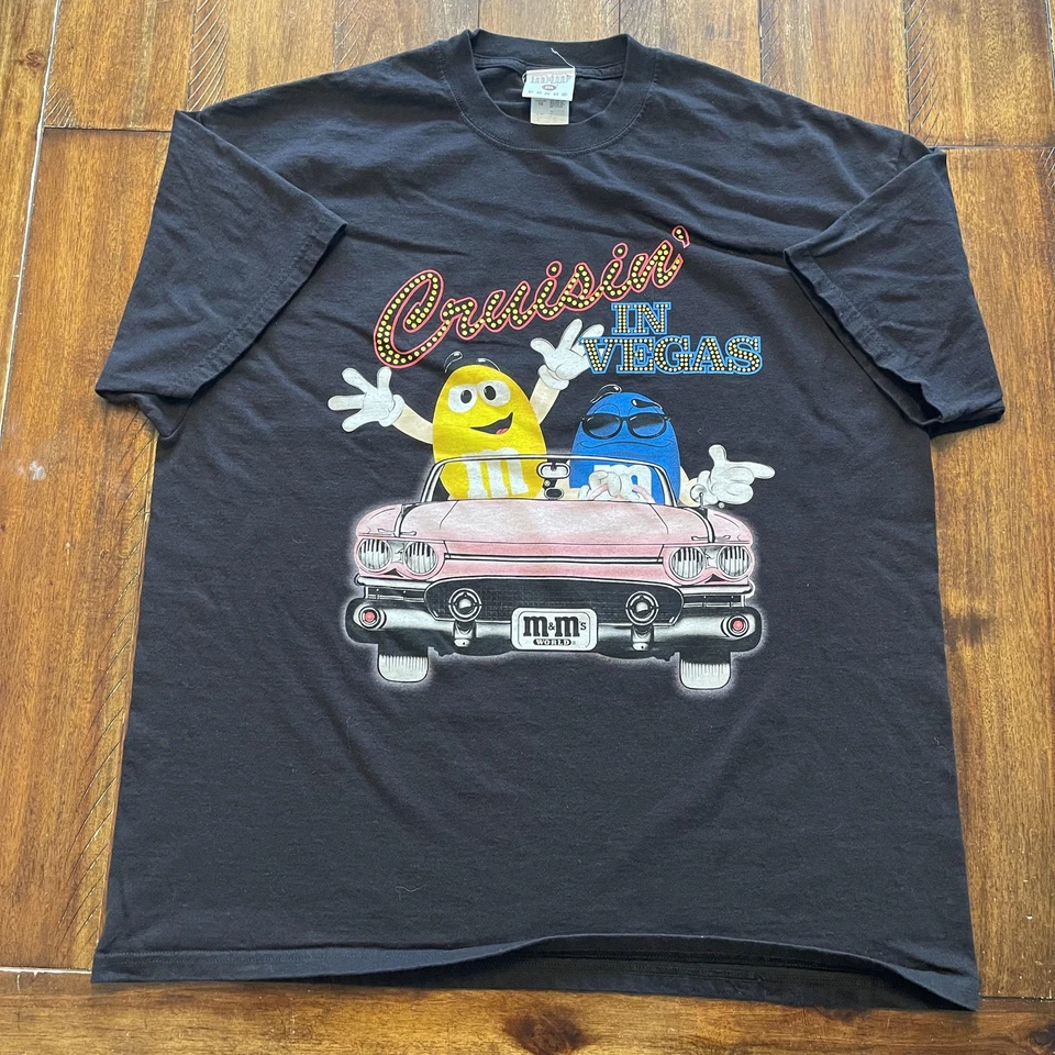 Camisa M&M Para Hombre Extra Grande Negra Cruisin' in Vegas Gráfica Camiseta M&Ms World Foto 3 de 4
