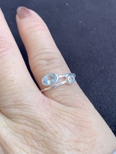 925 Sterling Silver Dainty Twist Band Sparkling Blue Topaz Faceted Gem Ring sz 6