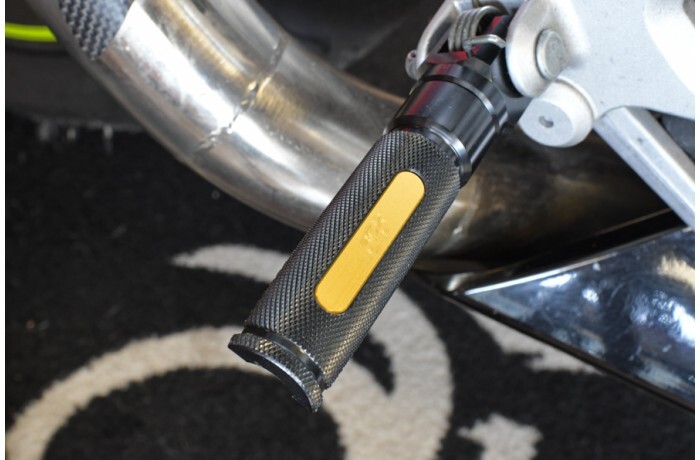Repose-pieds Ducati Monster S4RS en alu CNC noir et or durables - 3