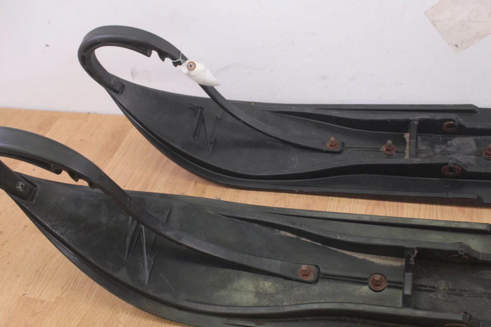 Yamaha Apex Mountain 2006 esquís Aftermarket Powder Hound - par de 8 pulgadas de ancho Foto 2 de 4