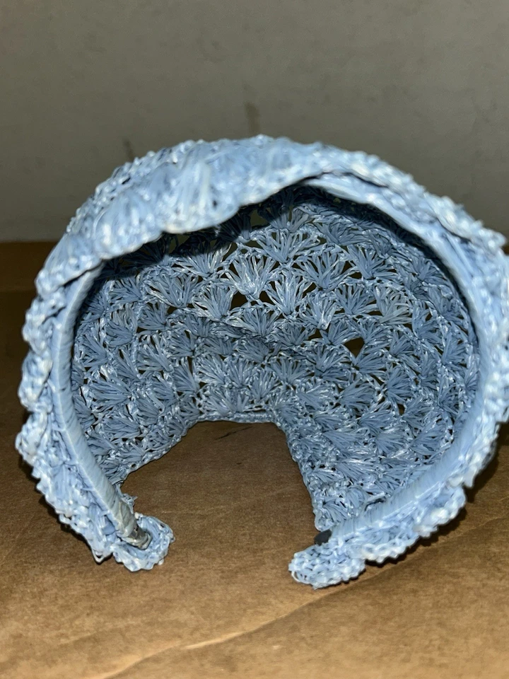 Diadema vintage hecha a mano de ganchillo azul claro para niño pequeño con diseño texturizado Foto 2 de 4