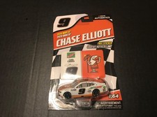 NASCAR Authentics 2020 Chase Elliott Wave 07 Little Caesars 1/64 w/sticker New