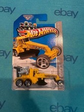 2013 Hot Wheels HW City Street Cleaver #48 Yellow