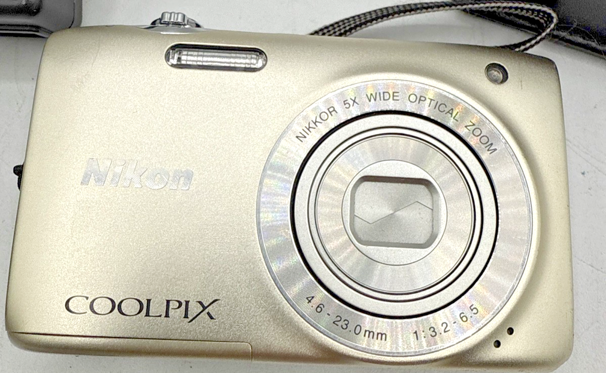 Nikon CoolPix S3100 14.0MP Digital Camera - Silver w/ Battery
