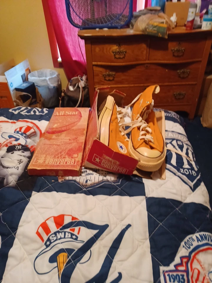 Par de Chuck Taylor All Stars de colección talla 17 con caja nunca usada ver fotos Foto 2 de 4