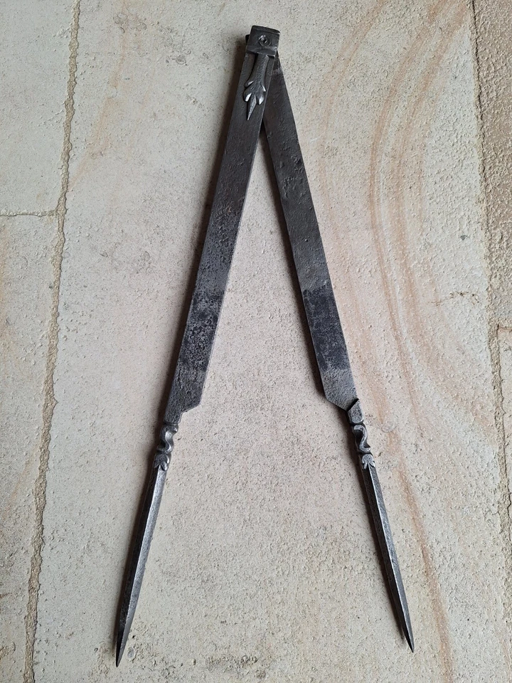 Grand compas 59 cm tailleur de pierre charpentier fer forgé XVIIIe - Photo 2/4