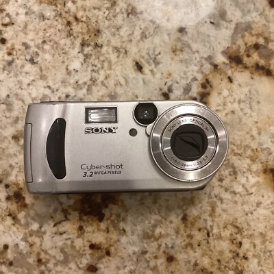 Sony Cyber-shot DSC-P72 3.2メガピクセル Sony Cyber-shot DSC-P72 3.2MP Digital Camera - Silver for sale