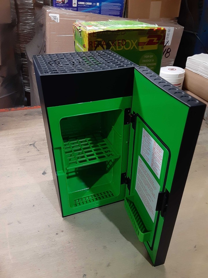 Xbox Series X Replica 4.5L / 8 Cans Mini Fridge (Thermoelectric Cooler ...