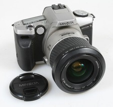 MINOLTA MAXXUM 5 W/28-100MM AF MINOLTA LENS W/HOOD FRONT CAP