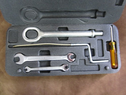 2009-15 MASERATI QUATTROPORTE EMERGRNCY TOOL HOOK KIT BOX WITH CASE OEM⭐H2⭐ - Picture 2 of 4