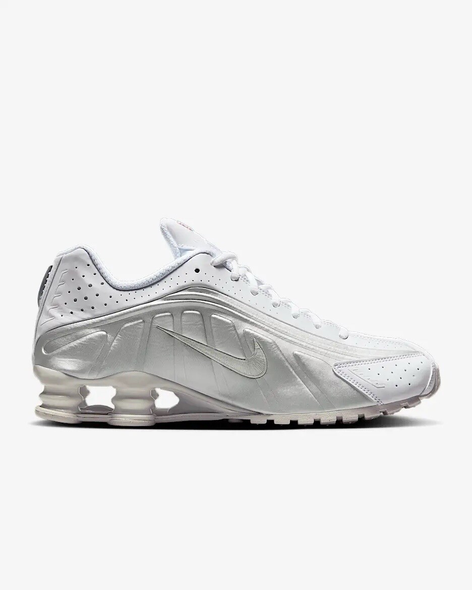 靴 Nike Shox R4 \"llic Silver/Red\" 2024 Nike Shox R4 OG Black Metallic Silver 2024 Shirts Outfits
