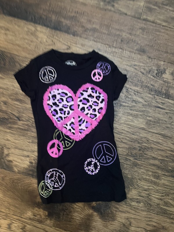 Leopard peace sign heart shirt black short sleeve girls medium Valentines