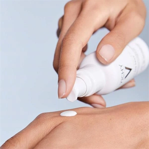 Vichy Capital Soleil UV-Age Daily Anti-Photoaging Fluid SPF50+ Sunscreen 40ml - Image 4 of 4