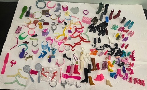 Barbie Ken Lote De Zapatos Collares Perchas Coronas Accesorio Lote ENORME 206 PIEZAS - Imagen 3 de 9
