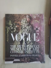 Vogue & the Metropolitan Museum of Art Costume Institute 1st ed  Bowles HCDJ