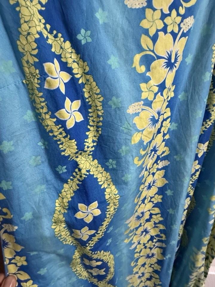 Vestido hawaiano sin mangas Royal Creation con abertura lateral, talla grande Foto 3 de 4