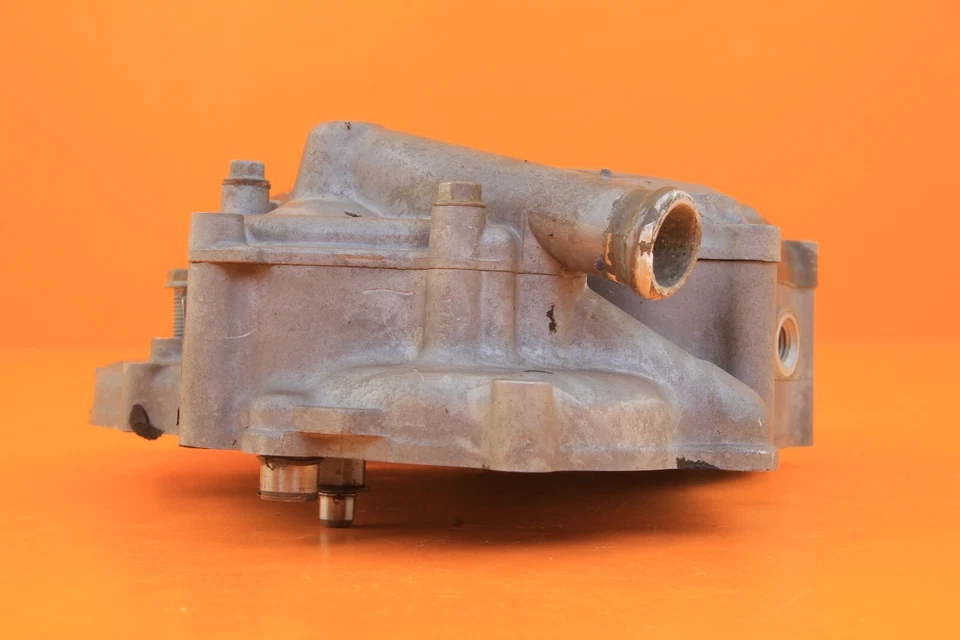 01-05 2005 YZ250F YZ 250F OEM Cubierta de embrague interior derecha Carcasa Bomba de agua Foto 3 de 4
