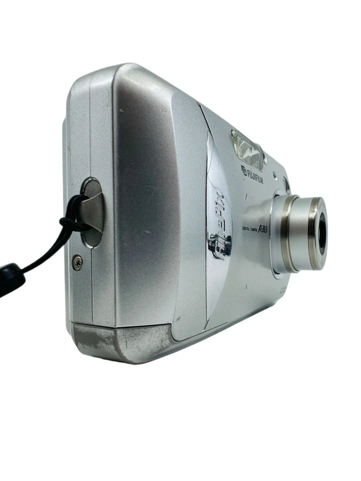 Fujifilm FinePix A303 3.2MP Digital Camera w/ 3x Optical Zoom TT442 - Image 3 of 4