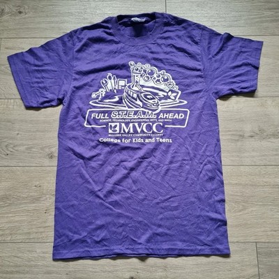 Port & Company T-Shirt L Lila BMCC Full STEAM Ahead Graphic