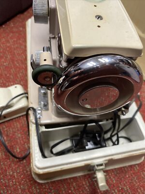 Universal De Luxe zig zag model KZB Vintage Sewing Machine