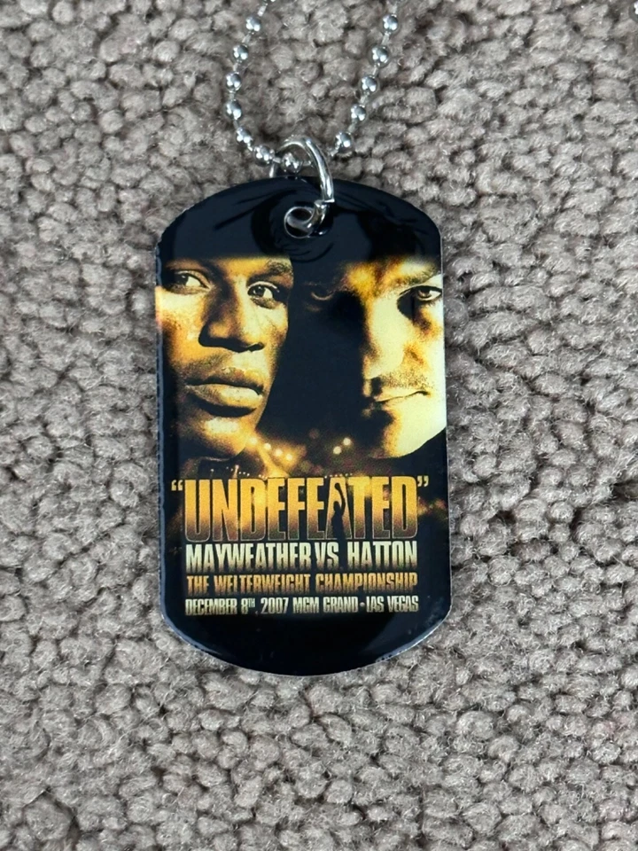 Undefeated Mayweather VS Hatton Boxing MGM Grand Vegas December 8, 2007 necklace Foto 2 de 4
