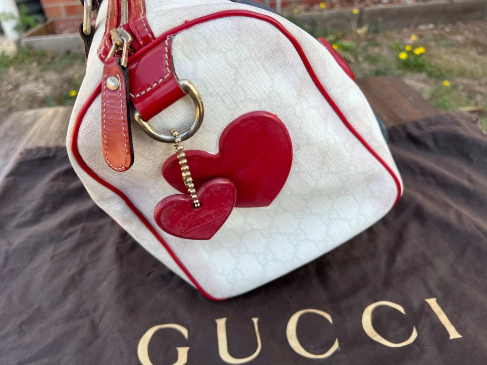 Authentic GUCCI GG Supreme Hearts Boston Bag - Image 4 of 4