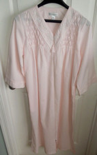 NEW COMFY PINK WHITE SEERSUCKER MISS ELAINE FULL ZIPPER COTTON ROBE SIZE SMALL